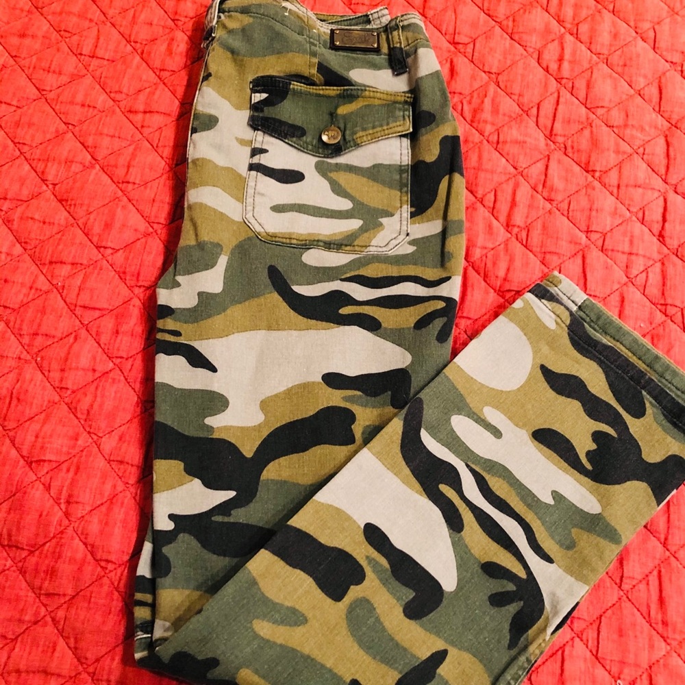 Earl jeans camo pants size 14